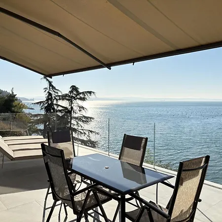 Seaside Escape Apartman *
